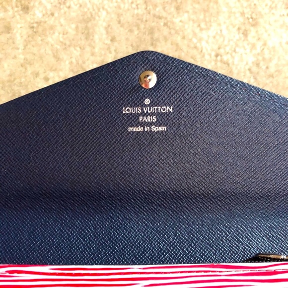 🎄RARE Color ,Temporary Sale Price 🎄 ♥️Authentic Louis Vuitton Wallet. - Picture 6 of 14